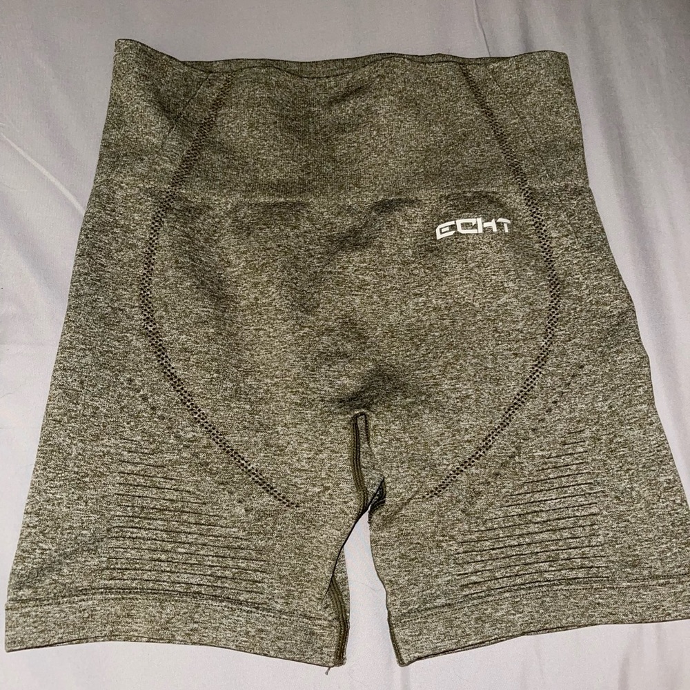 Echt arise shorts size M, khaki green stretchy bike shorts